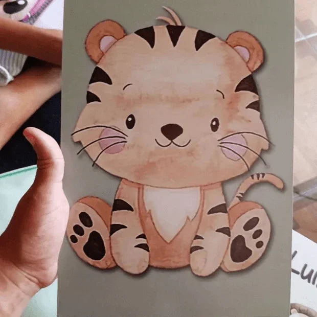 Kit Quadros Decorativos Safari Baby Infantil Personalizado Com Nome + Faixa Adesiva de Parede - "Poli Lar"