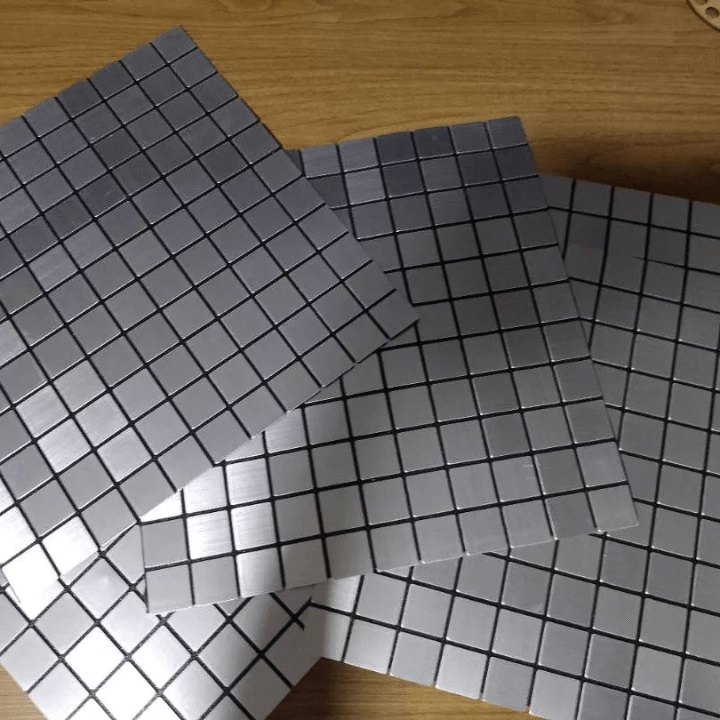 Placa de Parede 3D Pastilhas Metalizadas "Poli Lar" 30cm X 30cm